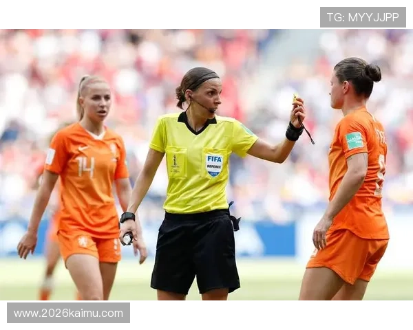 世界杯规则介绍：比赛中常见争议点及裁判裁决的依据分析