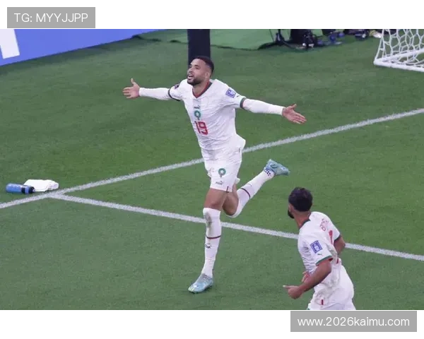 本届世界杯首个乌龙球的发生过程，展现了足球比赛中的紧张与激烈